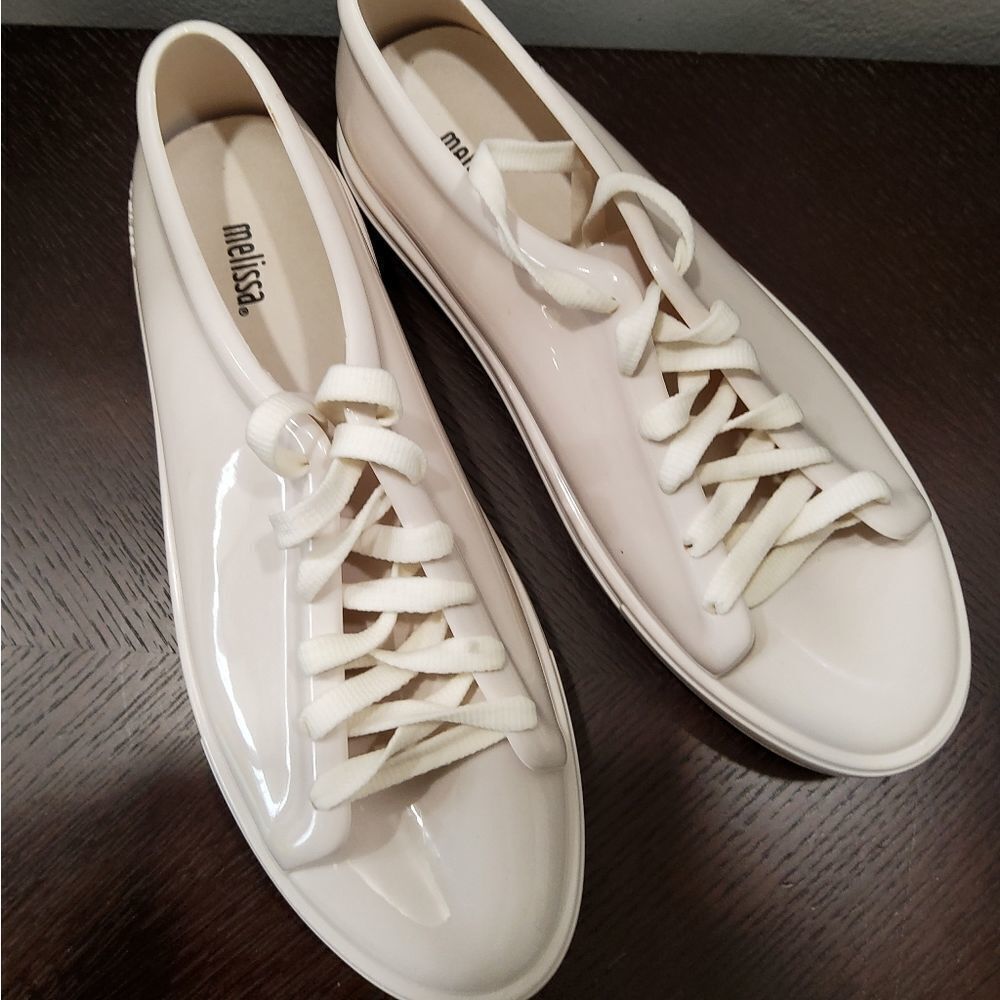 Melissa  Women's BE Fashion White Sneakers Size 9